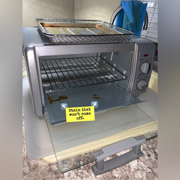 BLACK+DECKER 3 in 1 Toaster Oven & Random Kitchen Utensils - Picture 5 of 14